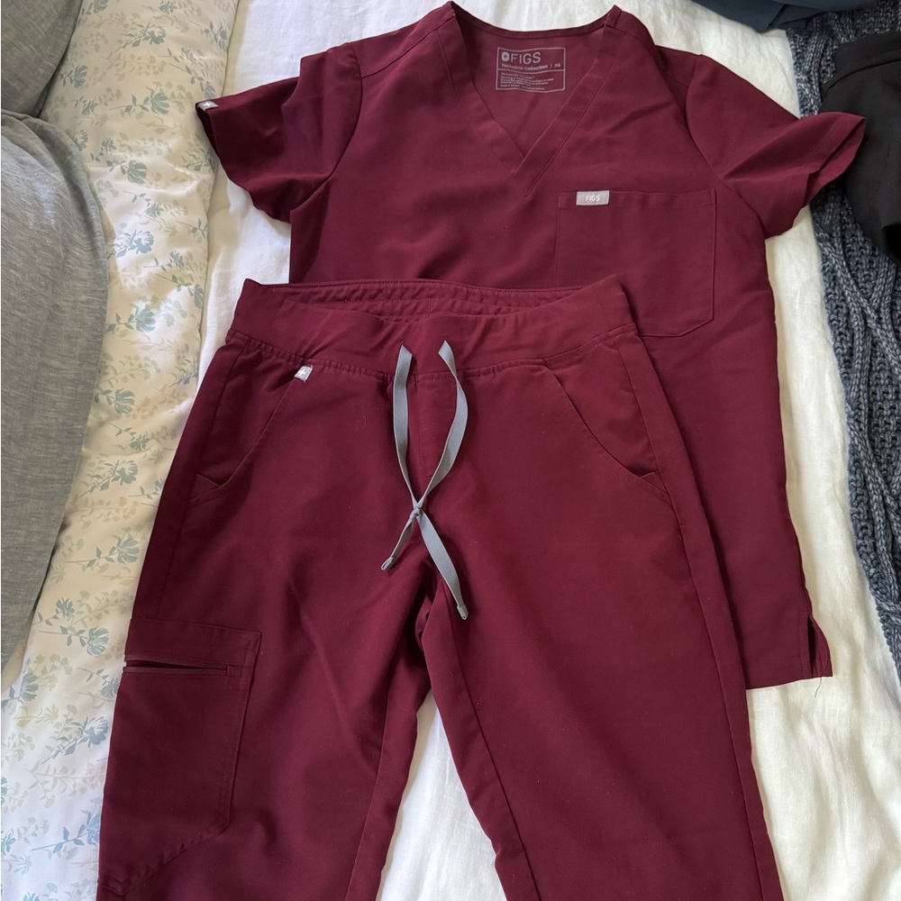 Burgundy Figs Scrub Set, XS Catarina One pocket scrub top and XS Zamora Jogger